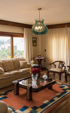 Apartamento à venda com 380m², 4 quartos e 4 vagas Apartamento à venda com 380m², 4 quartos e 4 vagasSala de Estar