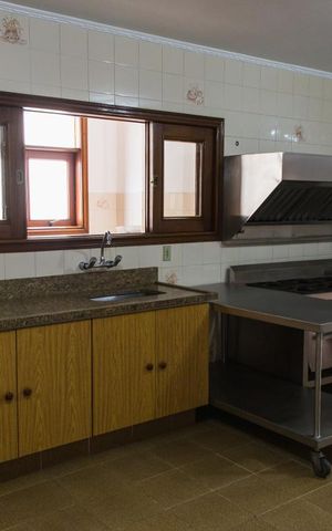 Apartamento à venda com 380m², 4 quartos e 4 vagas Apartamento à venda com 380m², 4 quartos e 4 vagasÁrea comum - Salão de festas 2 Cozinha