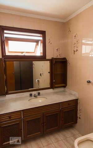 Apartamento à venda com 380m², 4 quartos e 4 vagas Apartamento à venda com 380m², 4 quartos e 4 vagasSala de TV - Banheiro