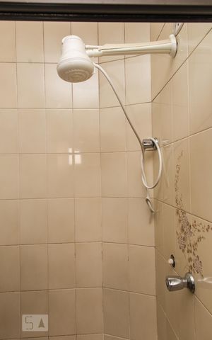 Apartamento à venda com 380m², 4 quartos e 4 vagas Apartamento à venda com 380m², 4 quartos e 4 vagasBanheiro da Suíte 1
