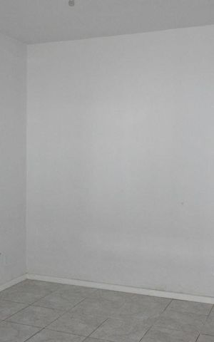 Casa à venda com 200m², 2 quartos e 4 vagasSala