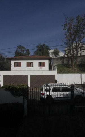 Casa à venda com 380m², 4 quartos e 3 vagasVista da suíte 2