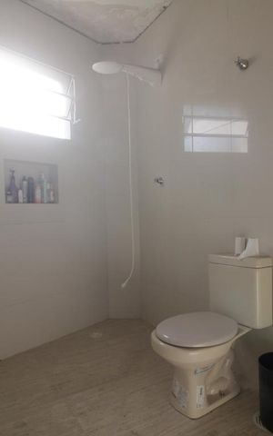 Casa à venda com 380m², 4 quartos e 3 vagasBanheiro da suíte