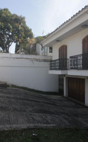 Casa à venda com 380m², 4 quartos e 3 vagasGaragem