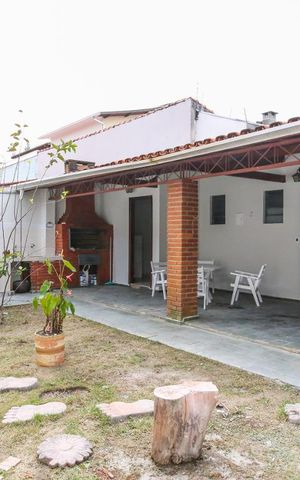 Casa para alugar com 379m², 4 quartos e 3 vagasFundos