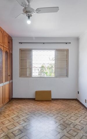 Casa à venda com 200m², 3 quartos e 2 vagas Casa à venda com 200m², 3 quartos e 2 vagasQuarto 1 - Suíte