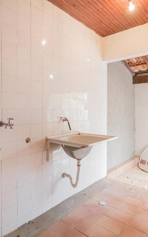Casa à venda com 200m², 3 quartos e 2 vagas Casa à venda com 200m², 3 quartos e 2 vagasLavanderia