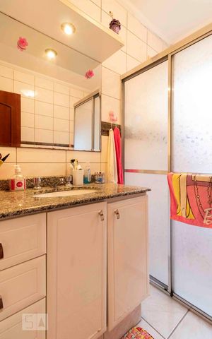 Casa à venda com 225m², 3 quartos e 2 vagas Casa à venda com 225m², 3 quartos e 2 vagasBanheiro Social