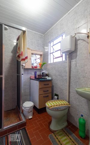 Casa à venda com 60m², 2 quartos e 1 vaga Casa à venda com 60m², 2 quartos e 1 vagaBanheiro
