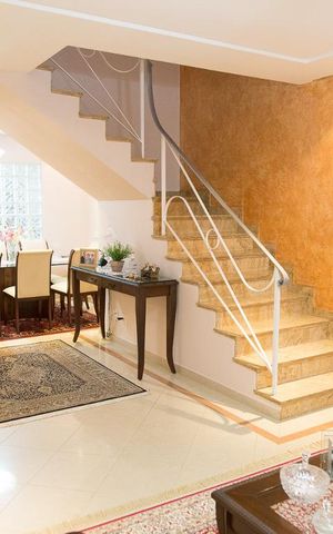 Casa à venda com 260m², 3 quartos e 3 vagas Casa à venda com 260m², 3 quartos e 3 vagasSala 1