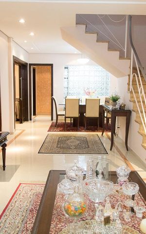 Casa à venda com 260m², 3 quartos e 3 vagas Casa à venda com 260m², 3 quartos e 3 vagasSala 1