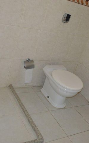 Casa à venda com 507m², 6 quartos e 2 vagasBanheiro da Suíte 4