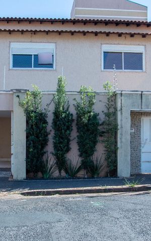 Casa para alugar com 227m², 4 quartos e 3 vagasFachada