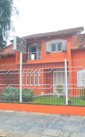 Casa para alugar com 257m², 5 quartos e 5 vagasFachada