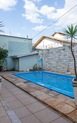 Casa à venda com 370m², 5 quartos e 8 vagas Casa à venda com 370m², 5 quartos e 8 vagasPiscina