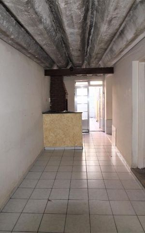 Casa à venda com 160m², 3 quartos e 2 vagasCorredor lateral