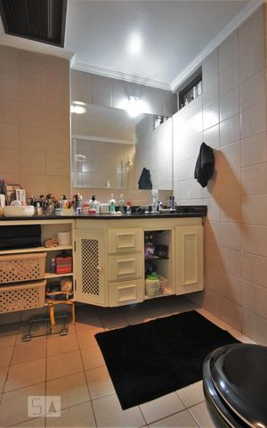 Apartamento para alugar com 306m², 4 quartos e 4 vagasBanheiro da suíte 1