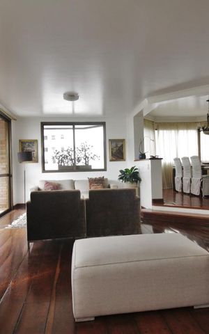 Apartamento para alugar com 306m², 4 quartos e 4 vagasSala