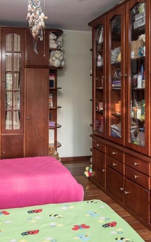 Casa à venda com 340m², 4 quartos e 4 vagas Casa à venda com 340m², 4 quartos e 4 vagasQuarto 1