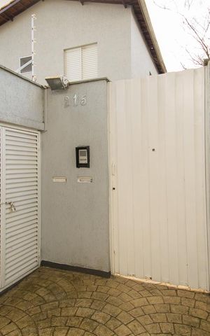 Casa de condomínio à venda com 137m², 3 quartos e 1 vagaEntrada