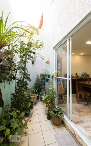 Casa de condomínio à venda com 137m², 3 quartos e 1 vagaQuintal