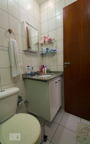 Casa de condomínio à venda com 137m², 3 quartos e 1 vagaBanheiro