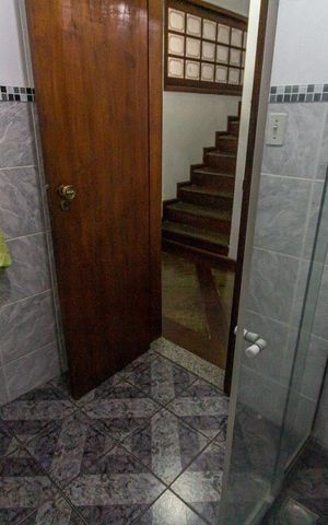 Casa à venda com 189m², 3 quartos e 3 vagas Casa à venda com 189m², 3 quartos e 3 vagasBanheiro Social 2