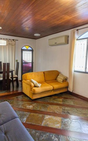 Casa à venda com 189m², 3 quartos e 3 vagas Casa à venda com 189m², 3 quartos e 3 vagasSala