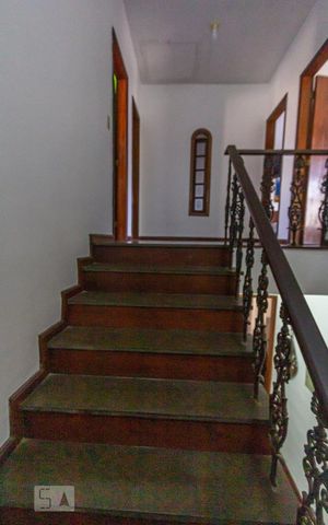 Casa à venda com 189m², 3 quartos e 3 vagas Casa à venda com 189m², 3 quartos e 3 vagasEscadas