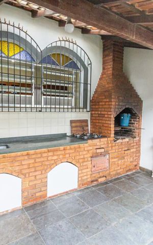 Casa à venda com 189m², 3 quartos e 3 vagas Casa à venda com 189m², 3 quartos e 3 vagasChurrasqueira