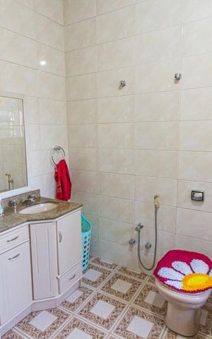 Casa à venda com 189m², 3 quartos e 3 vagas Casa à venda com 189m², 3 quartos e 3 vagasBanheiro da Suíte