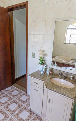 Casa à venda com 189m², 3 quartos e 3 vagas Casa à venda com 189m², 3 quartos e 3 vagasBanheiro da Suíte