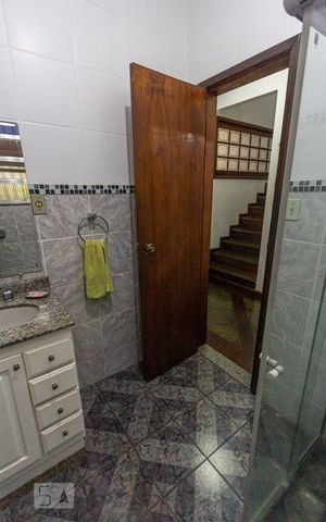 Casa à venda com 189m², 3 quartos e 3 vagas Casa à venda com 189m², 3 quartos e 3 vagasBanheiro Social 2