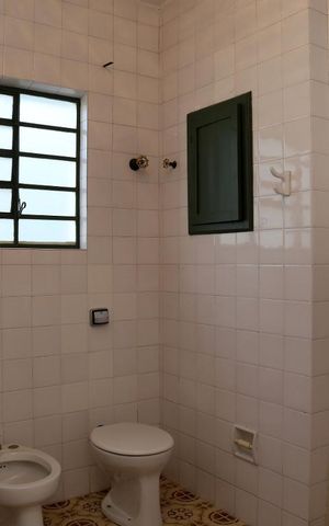 Casa para alugar com 252m², 4 quartos e 1 vagaBanheiro