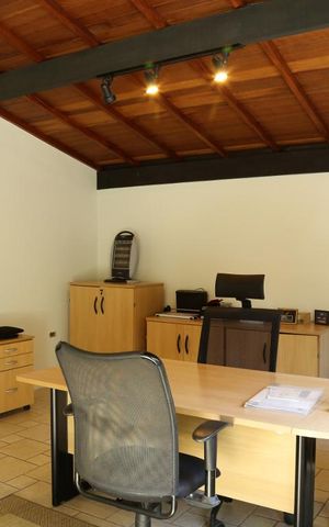 Casa para alugar com 252m², 4 quartos e 1 vagaEscritório