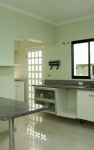 Casa para alugar com 252m², 4 quartos e 1 vagaCozinha