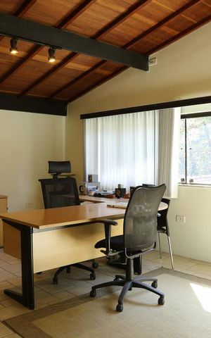 Casa para alugar com 252m², 4 quartos e 1 vagaEscritório