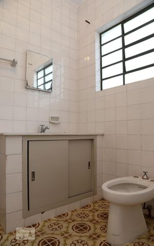 Casa para alugar com 252m², 4 quartos e 1 vagaBanheiro