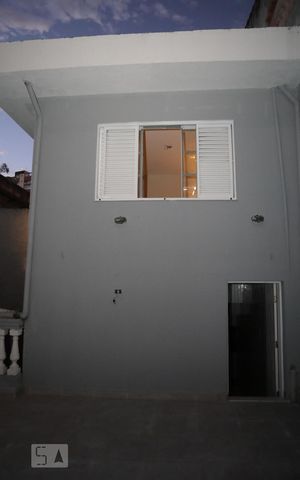Casa à venda com 200m², 3 quartos e 2 vagasFachada dos fundos