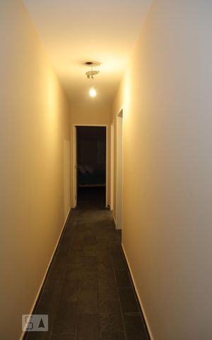 Casa à venda com 200m², 3 quartos e 2 vagasCorredor