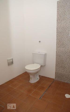 Casa à venda com 200m², 3 quartos e 2 vagasAndar Inferior - banheiro