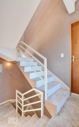 Studio para alugar com 45m², 1 quarto e sem vagaEscada