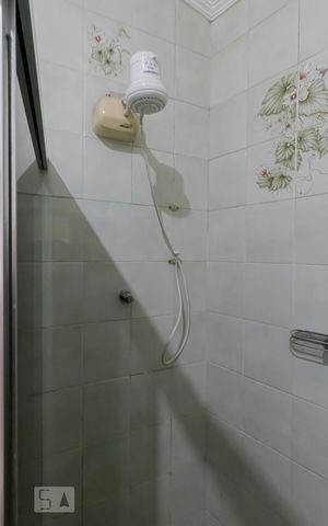 Casa à venda com 500m², 4 quartos e 6 vagasBanheiro da Suíte 2