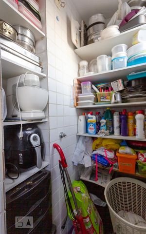 Apartamento à venda com 360m², 4 quartos e 2 vagas Apartamento à venda com 360m², 4 quartos e 2 vagasQuarto de Apoio