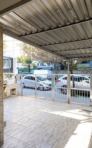 Casa à venda com 210m², 3 quartos e 2 vagasGaragem