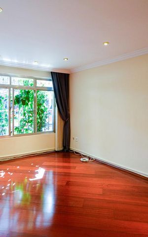 Casa à venda com 210m², 3 quartos e 2 vagasSala