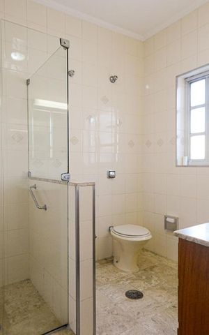 Casa à venda com 210m², 3 quartos e 2 vagasBanheiro