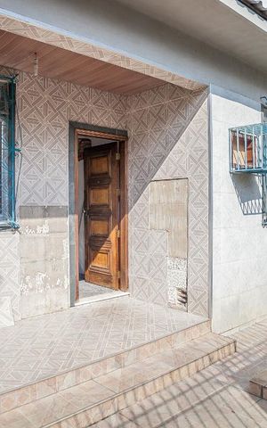 Casa à venda com 80m², 3 quartos e 1 vaga Casa à venda com 80m², 3 quartos e 1 vagaFachada