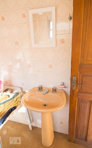 Casa à venda com 341m², 3 quartos e 2 vagas Casa à venda com 341m², 3 quartos e 2 vagasBanheiro de Serviço