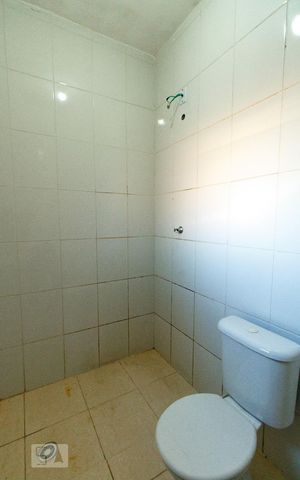 Casa de condomínio para alugar com 64m², 2 quartos e 2 vagas Casa de condomínio para alugar com 64m², 2 quartos e 2 vagasBanheiro